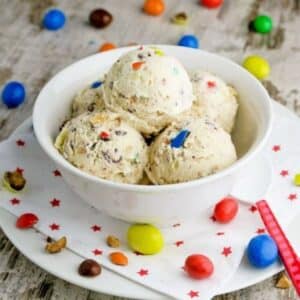 Helado con M&M